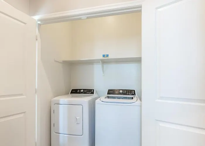 Apartment Landing - Modern With Amazing Amenities