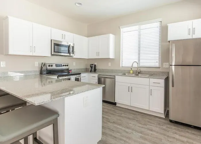 Landing - Modern With Amazing Amenities Apartment